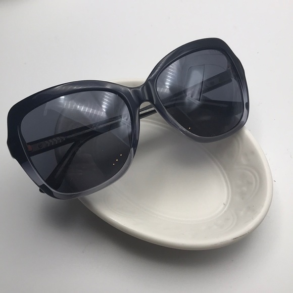 Guess Accessories - NWOT Guess Ombré Blue Sunglasses